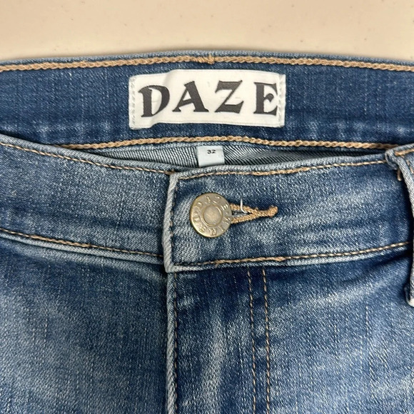 Daze Far Out Urban Outfitters High Rise Flare Jean Blue Medium Wash 32 - Picture 10 of 16